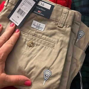 Vineyard Vines boys khaki embroidered lacrosse club pant. Size 16